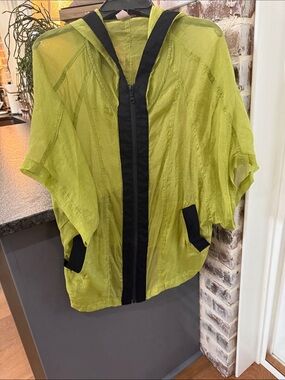Design Today’s SZ S women’s zip up top